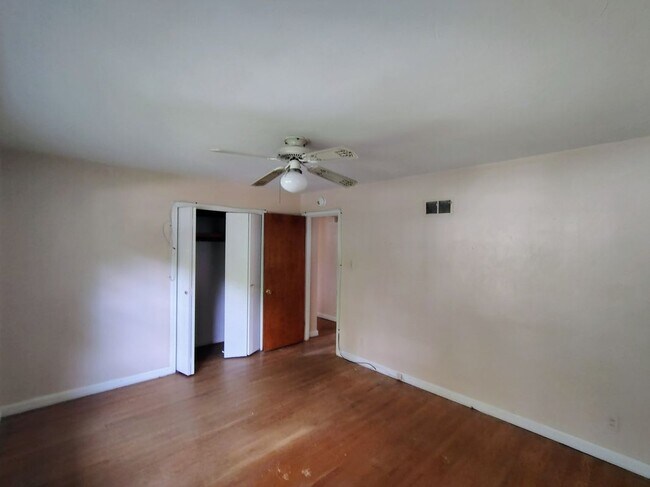 Building Photo - 130 Turf Ct
