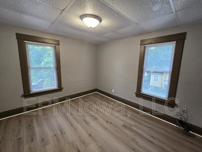 Building Photo - 419 Bratnober St