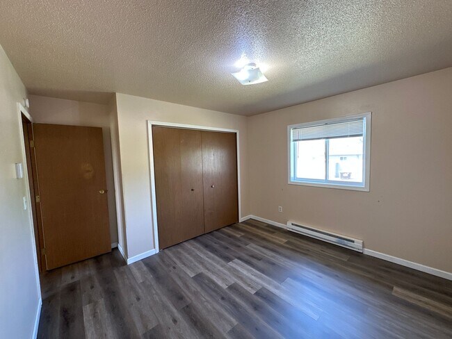 Building Photo - 512 Park St SW