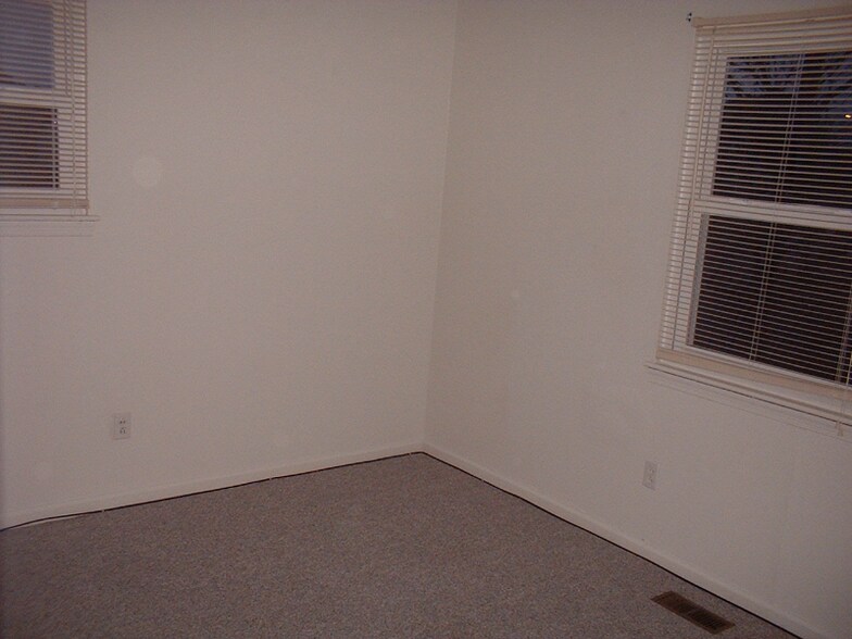 Building Photo - 1211 Warwick Dr