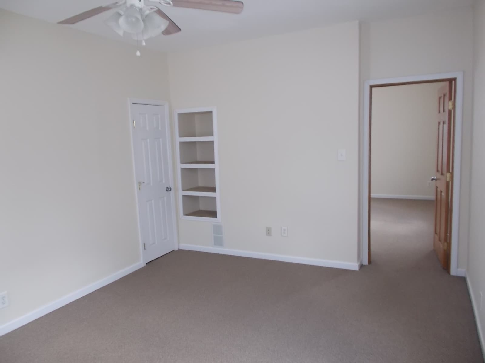 bedroom shelf W/usb outlet - 536 Spikenard St