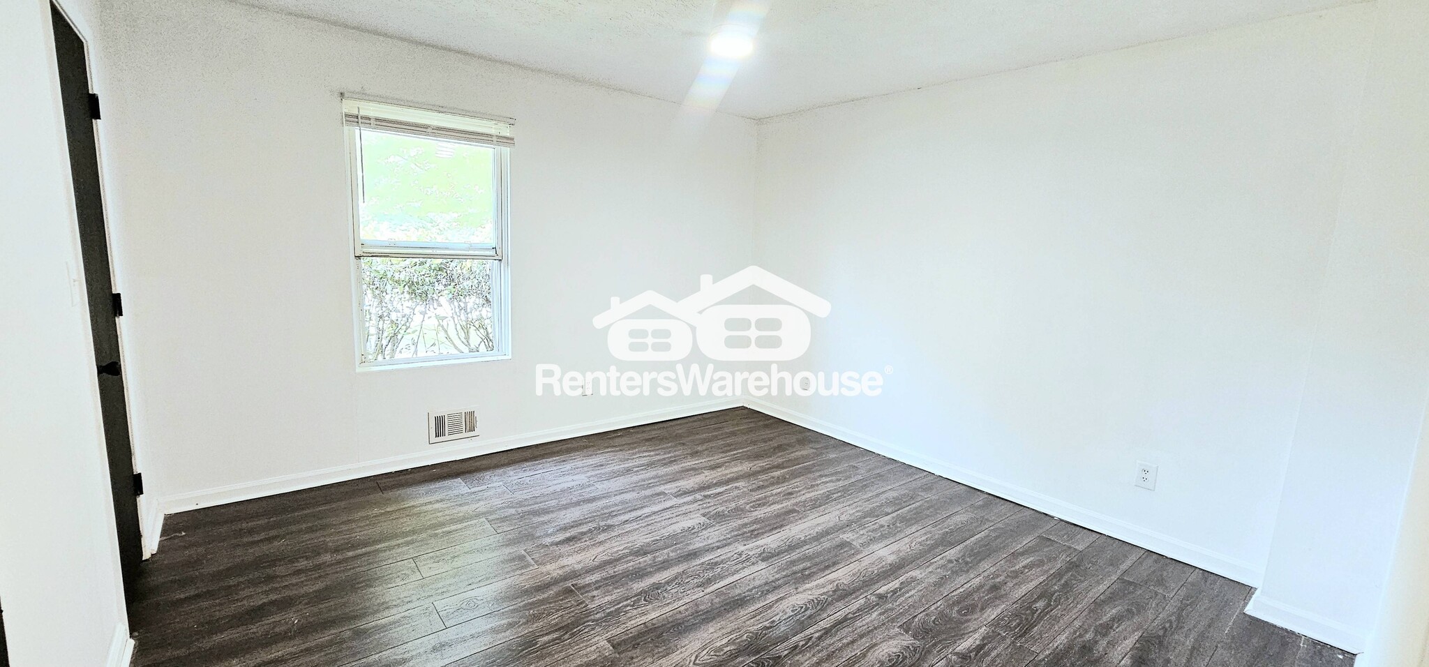 Building Photo - 1690 Nutmeg St