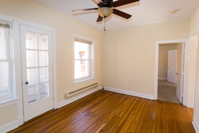 Building Photo - 4426 N Wolcott Ave