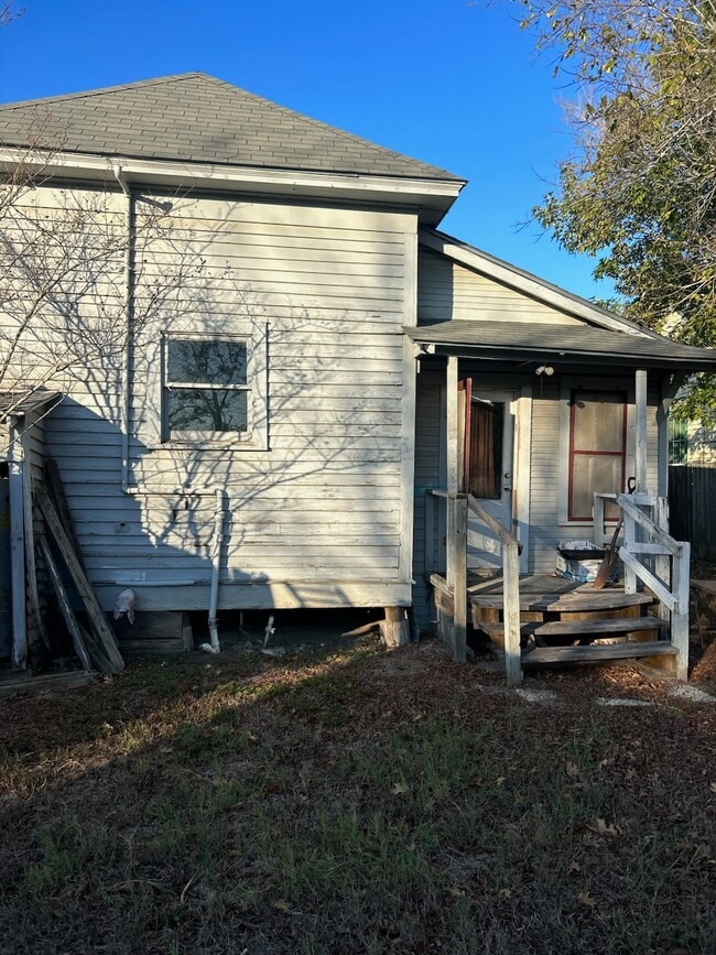 Building Photo - 206 Dallas St