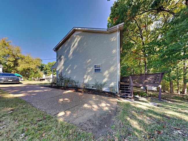 Building Photo - 1012 Patio Dr