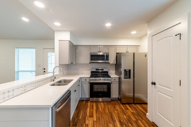 Building Photo - 1205 Dobie Dr