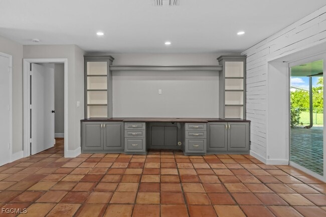 Building Photo - 1384 Burgundy Dr