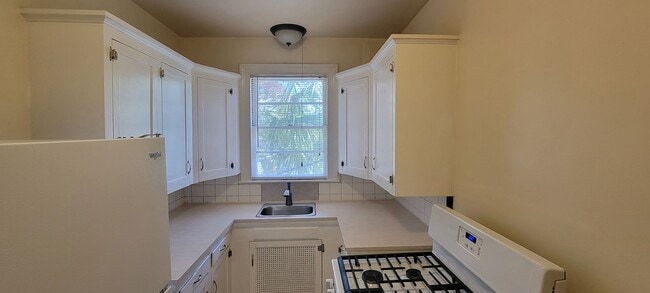 Building Photo - 1/1 in the Historic Duckpond area