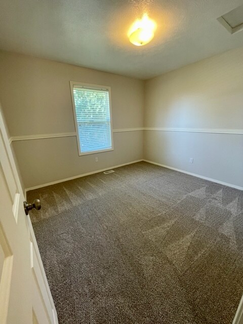 Building Photo - 5008 N Rothmans Ave