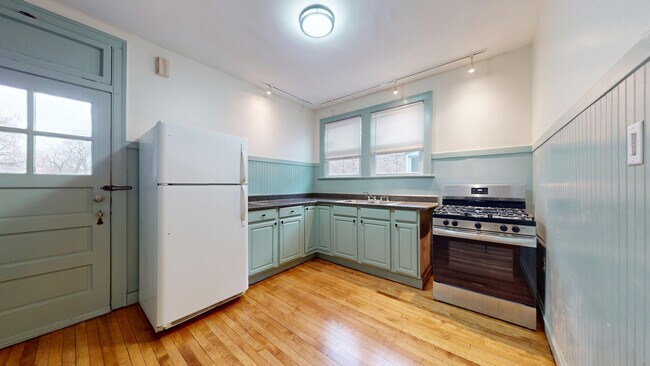 Building Photo - 6738 N Rockwell St