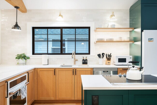 Building Photo - 2453 4th Ave W