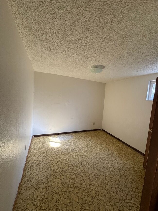 Building Photo - Single Family Home