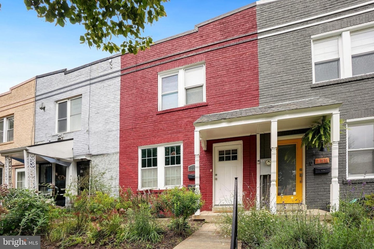 Building Photo - 330 20th St NE