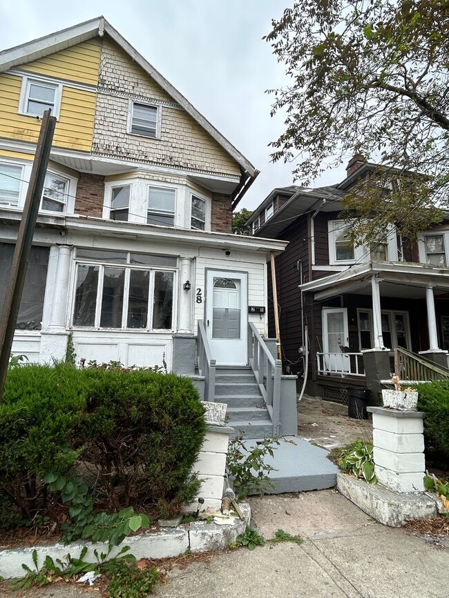 Building Photo - 28 Lee Ave