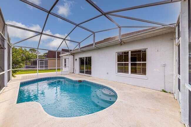 Building Photo - 745 Jaybee Ave