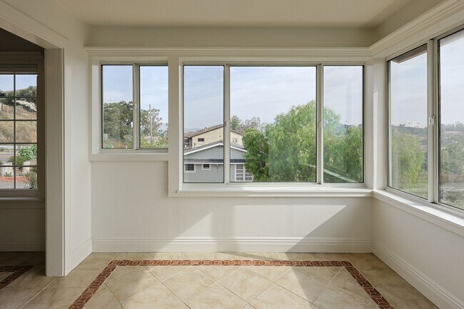 Building Photo - Spacious 4 Bed / 3 Bath Home in Desirable Nebo Hill – La Mesa (3,056 Sq Ft)