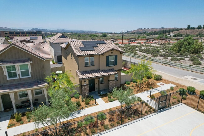 Building Photo - 27638 Sawtooth Ln