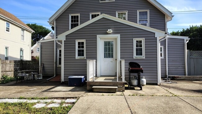 Building Photo - 133 Bates Ave