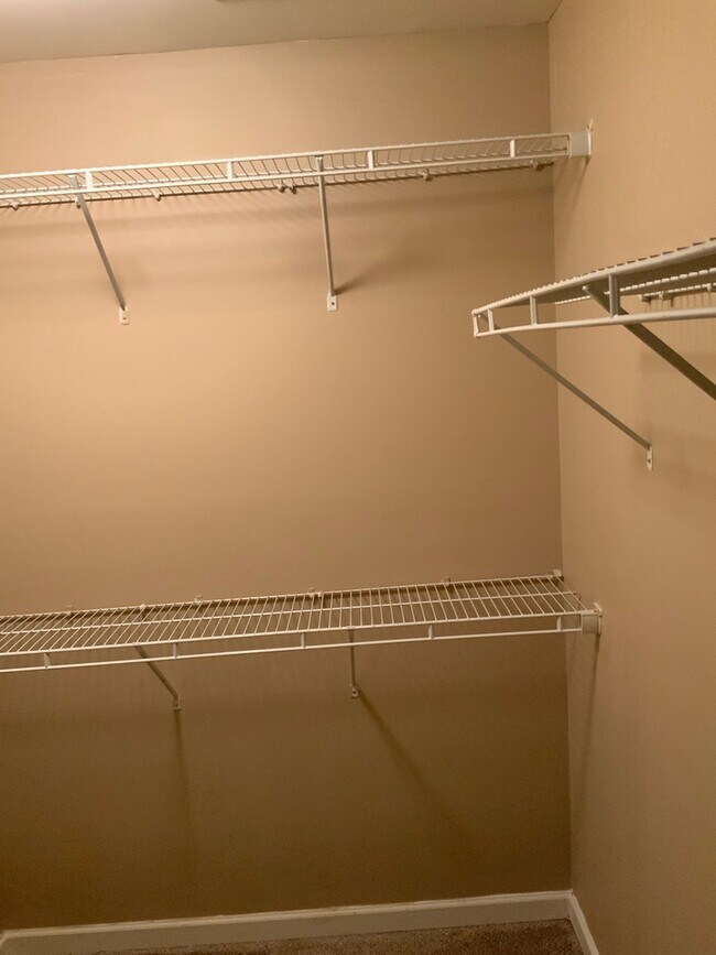 Building Photo - Move-in Ready $500.00 off 1st month rent C...