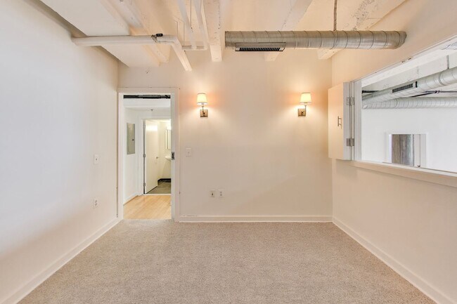 Building Photo - Amazing 2+2 in Logan Cirlce, NW DC