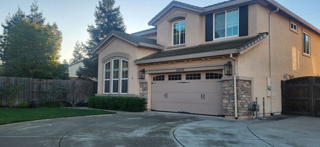 Building Photo - Beautiful 4 Bedroom 2.5 Bathroom Home on Large Lot in Elk Grove