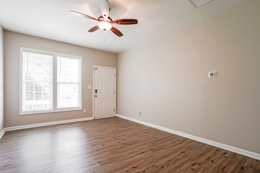 Building Photo - 3879 Pin Oak Rd