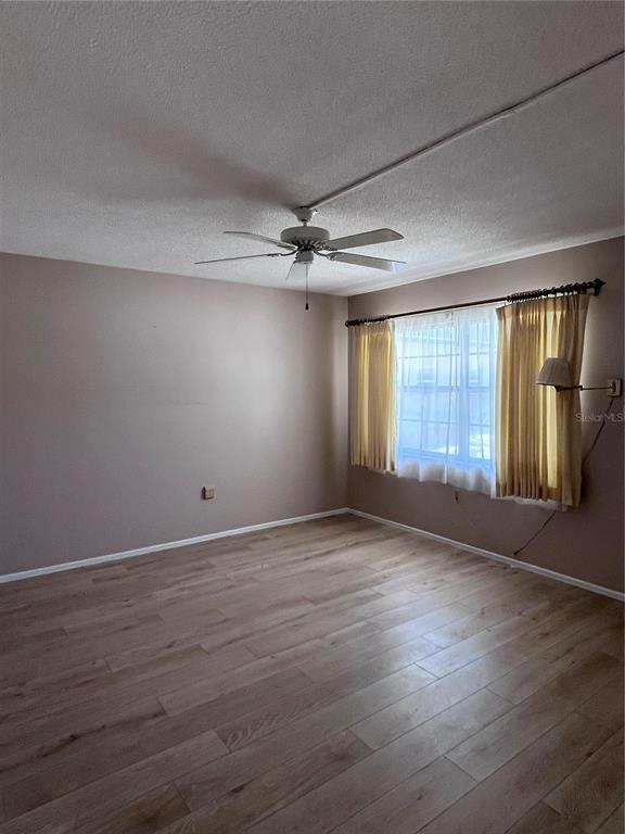 Building Photo - 509 W Venice Ave