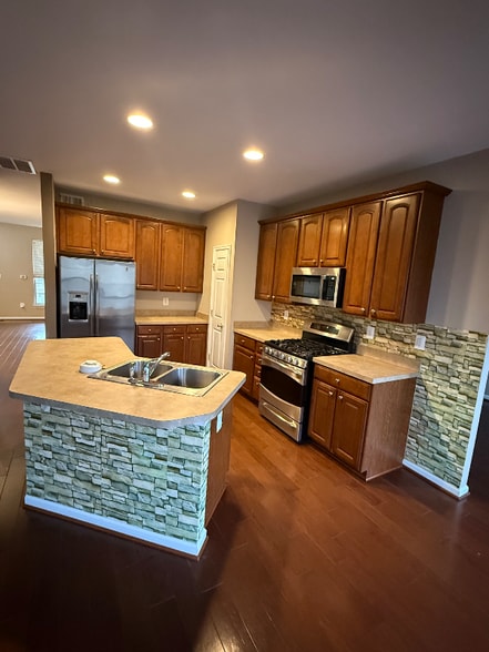 Building Photo - 144 Executive Cir