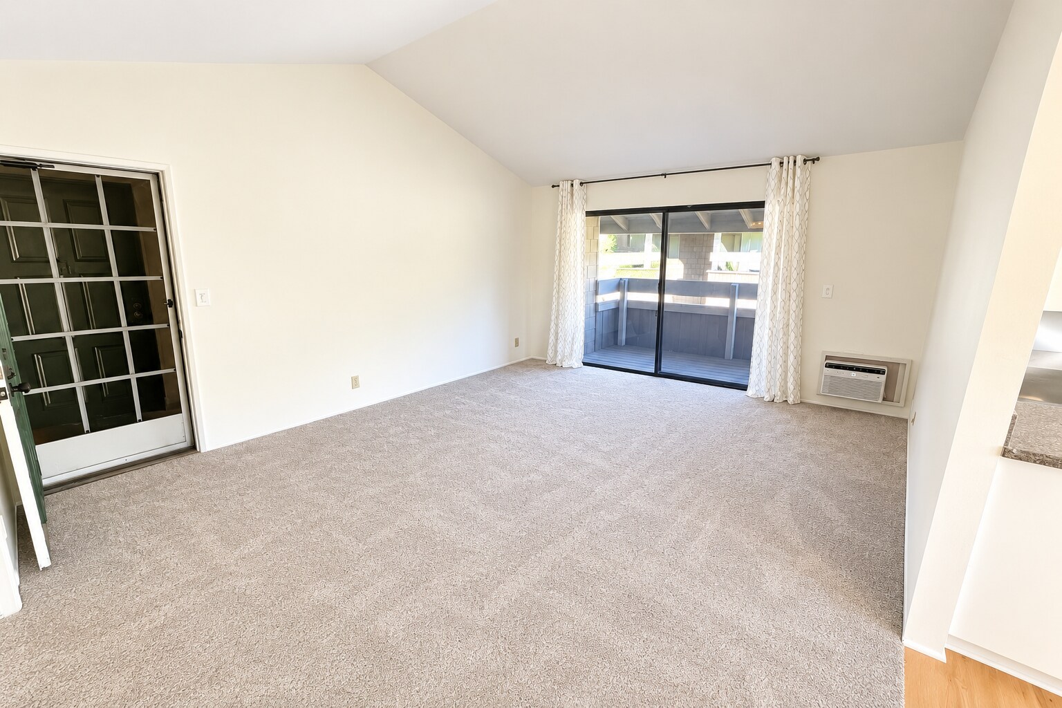 Building Photo - 160 Streamwood