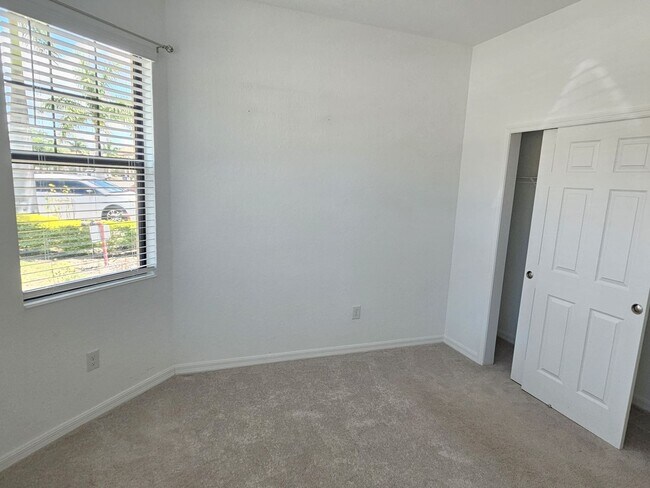 Building Photo - Annual Unfurnished 2 Bedroom 2 Bathroom First Floor Condo with 1 Car Garage in Sarasota National!