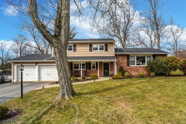 Primary Photo - 6 Cullen Dr