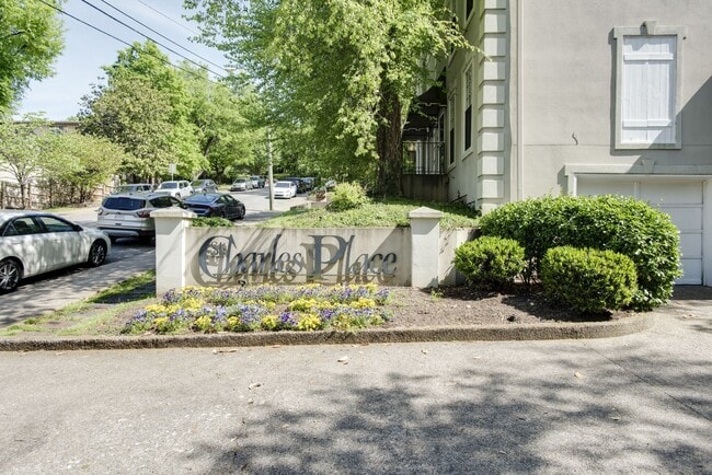 Building Photo - 107 St Charles Pl