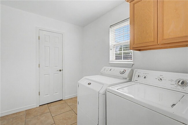 Building Photo - 5213 S 62nd St