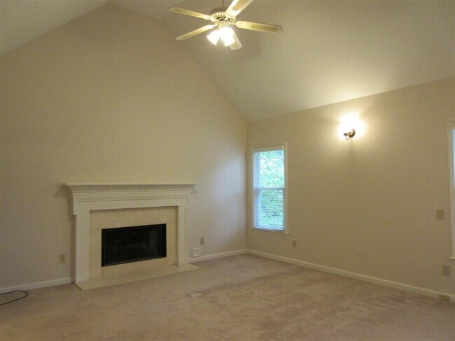 Building Photo - 4635 Villa Chase Dr NE
