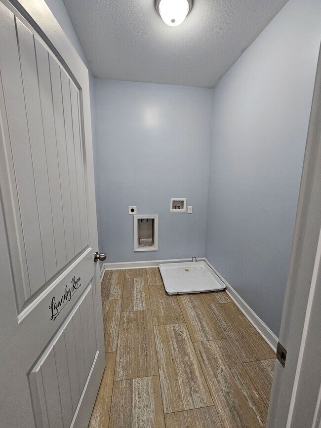 Building Photo - 4 Bedroom Home in Jacksonville