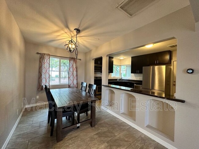 Building Photo - 1802 E Hubbell St