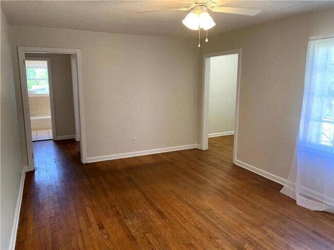 Building Photo - 1404 Stevens Ln