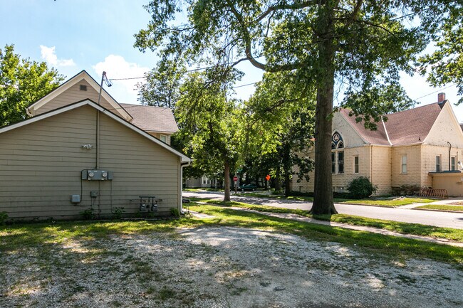 Building Photo - 930 Fremont St