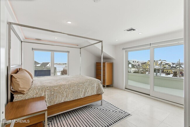 Building Photo - 7 Circle Dr