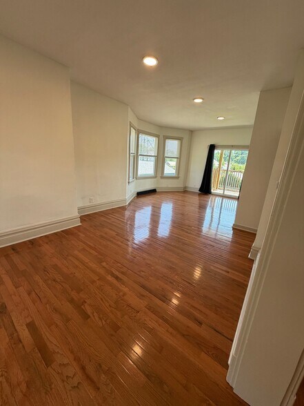 Building Photo - 1208 Elwell St
