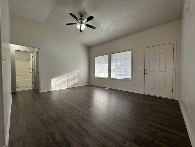 Building Photo - Terrace Duplex