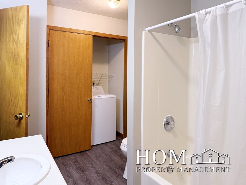 Building Photo - 320 E Lafayette St