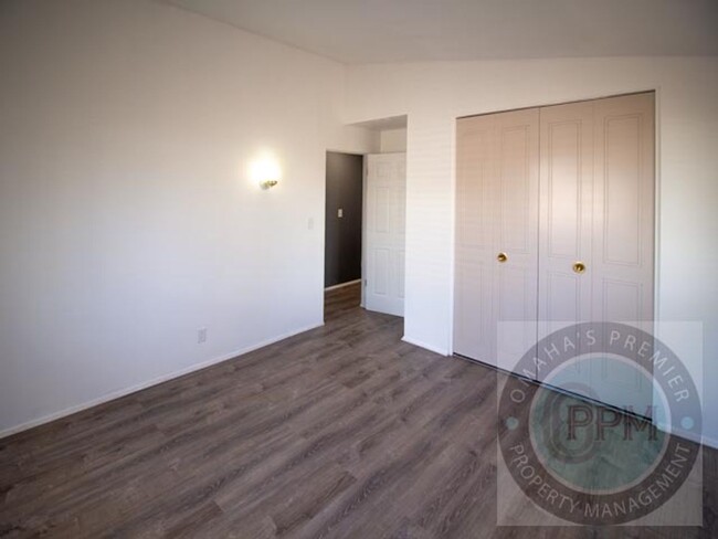 Building Photo - Vaulted Ceilings & Modern Updates in Prime...