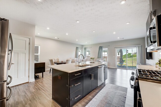 Building Photo - 7905 Pinnacle Point Dr
