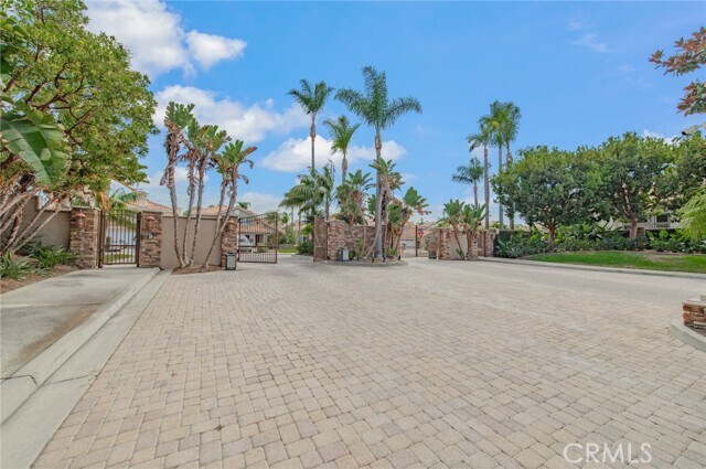 Building Photo - 9042 Santiago Dr
