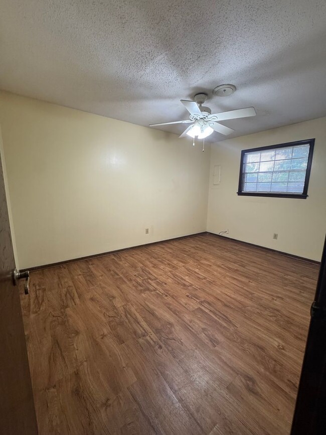 Building Photo - 4724 Skywood Dr