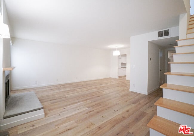 Building Photo - 1534 N Formosa Ave