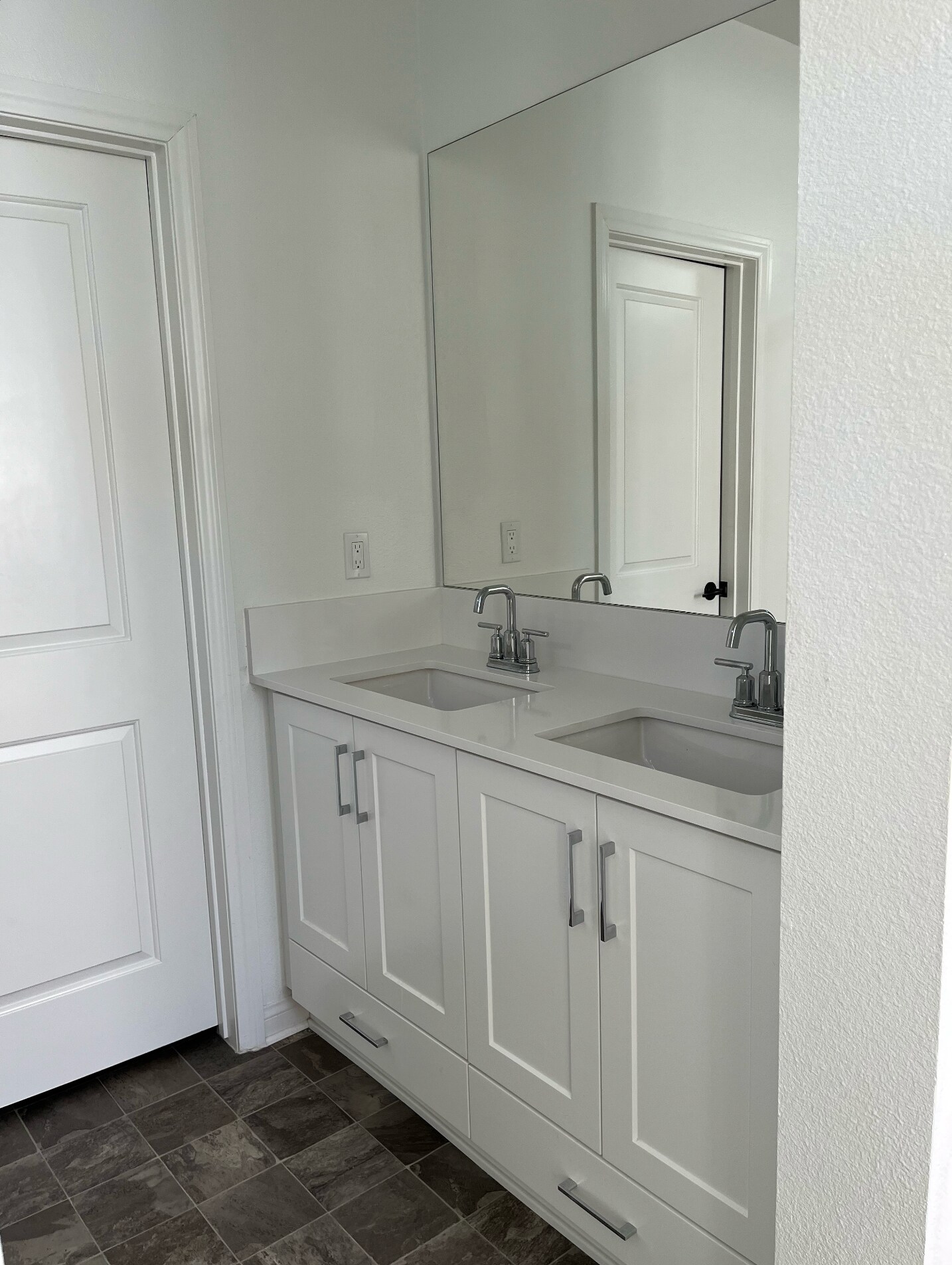 Primary Bathroom- en suite (third level) - 1989 Affinity Ln