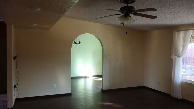 Building Photo - Spacious