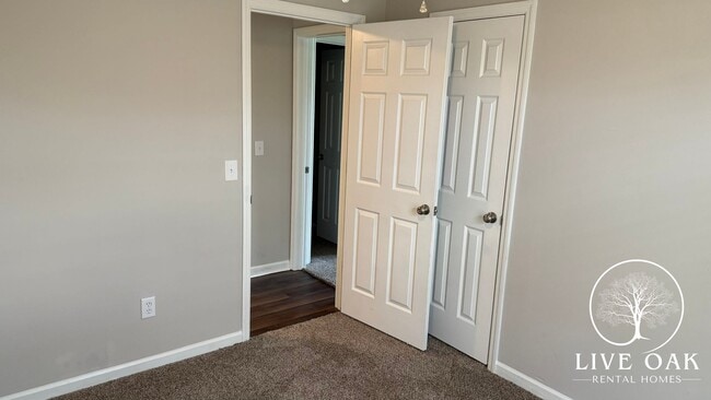 Building Photo - MOVE-IN SPECIAL: $500 OFF 1st MONTH'S RENT!**